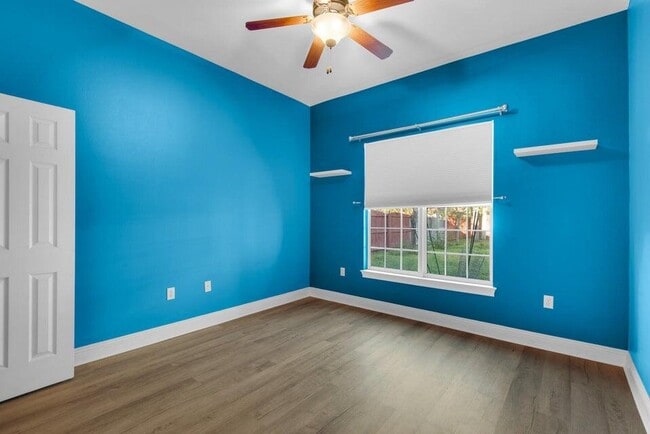 Building Photo - 325 Greenwood Way