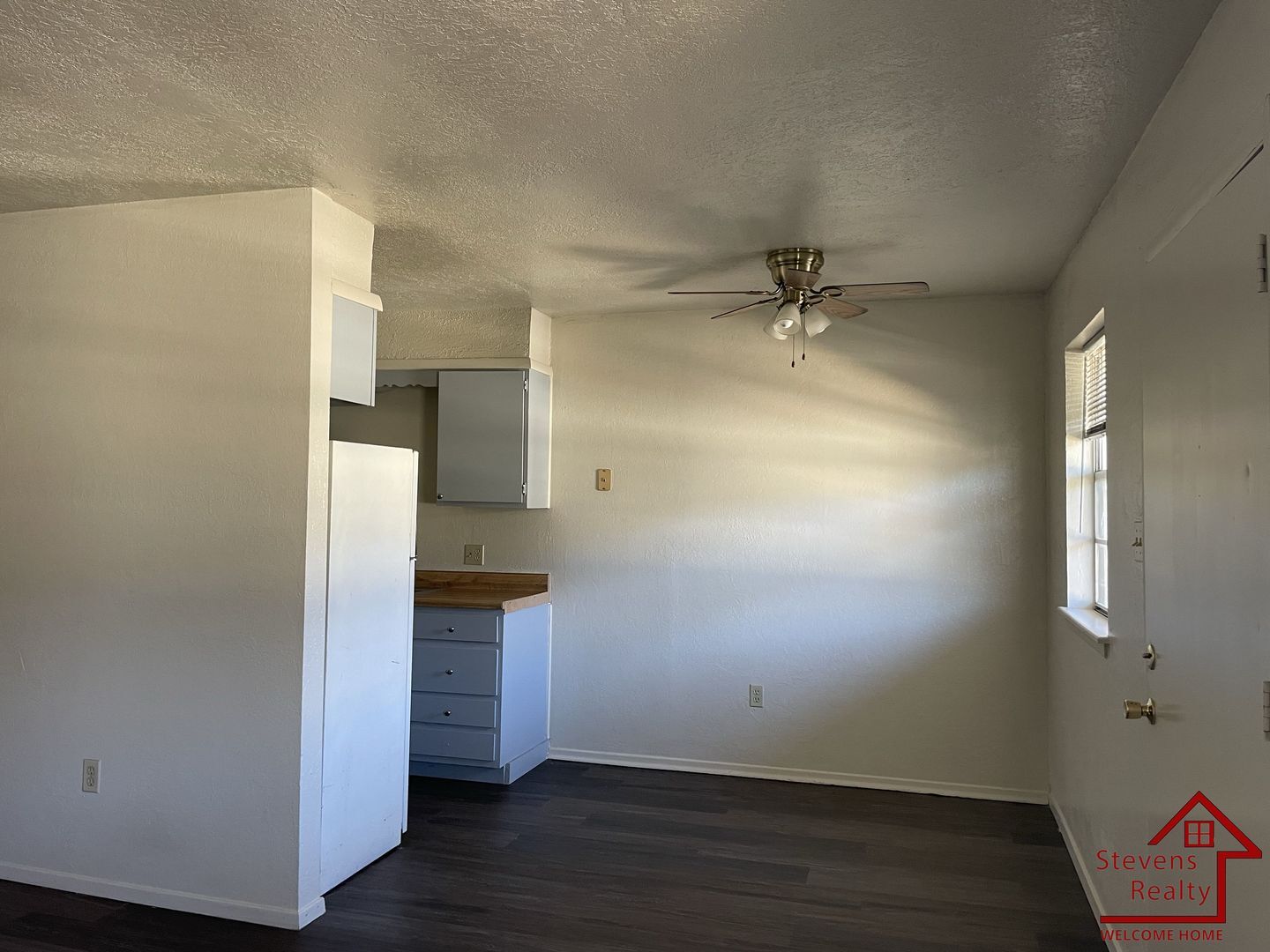 Building Photo - 1502 NW Kingsbury Ave