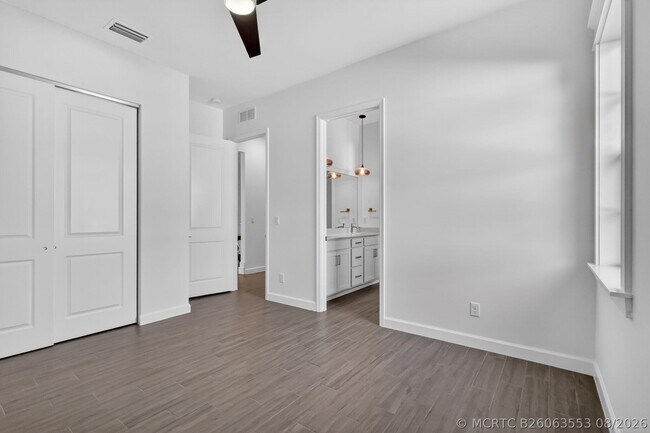 Building Photo - 799 Hookline Cir
