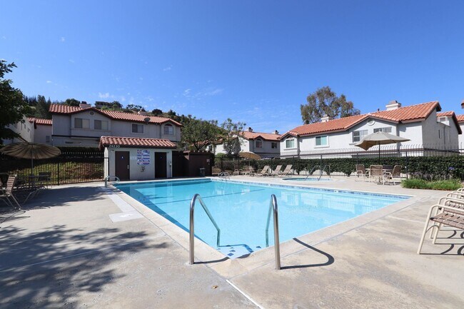 Building Photo - **24210 Sylvan Glen Rd #F Diamond Bar** 2 bedroom 2 bath Townhouse !!