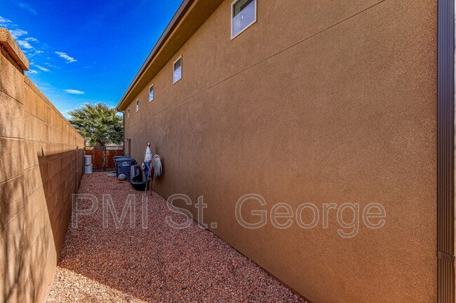 Building Photo - 2823 Kenzies Way