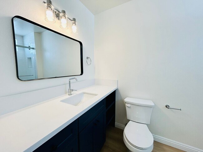 Building Photo - ven920