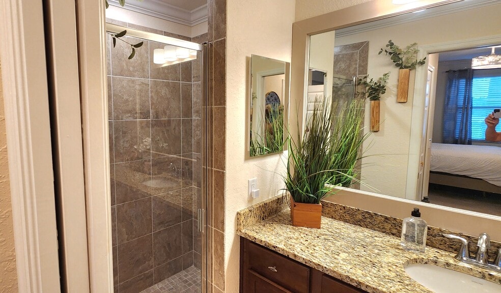 primary bathroom - 17006 Vardon Ter