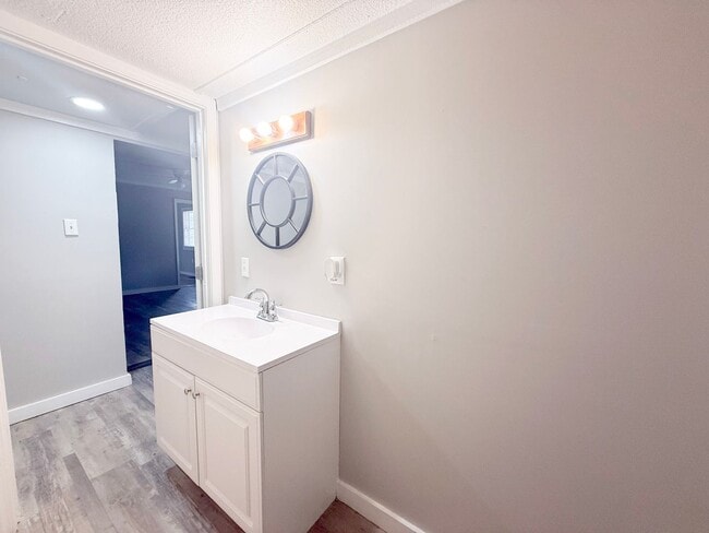 Building Photo - 3-Bedroom Single-Family Home with Hardwood Floors and Carport in Sparta