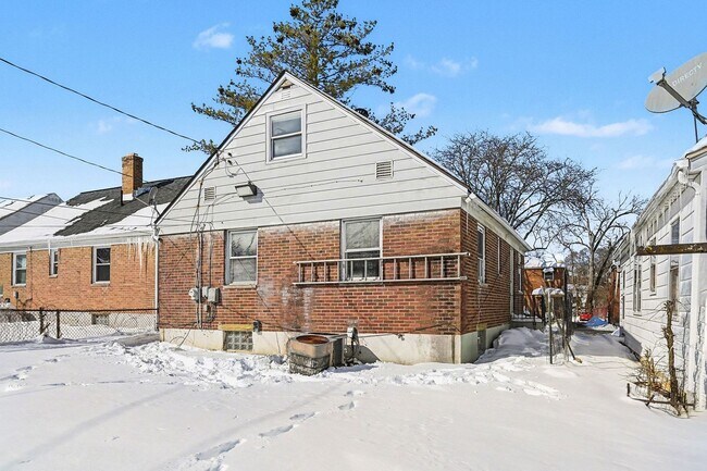 Building Photo - Beautiful 3 Bed 1 Bath Home