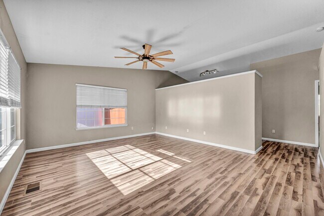 Building Photo - 17765 Oakview Ct