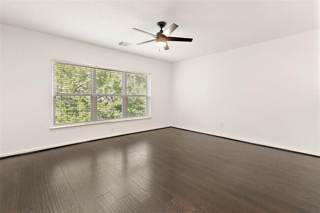 Building Photo - 304 E Golden Arrow Cir