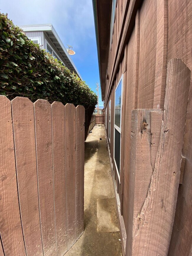 Building Photo - 6585 Del Playa Dr