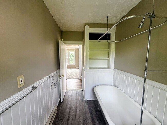 Building Photo - Wellman Duplex