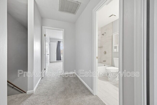 Building Photo - 815 Montrose Ct