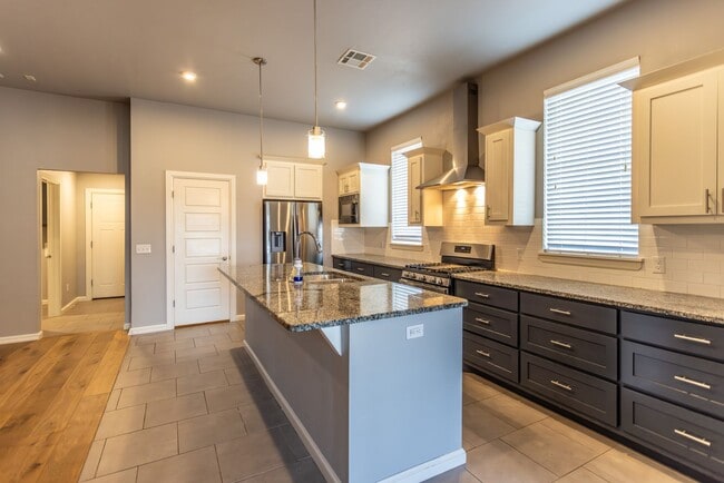 Building Photo - Single Family Home