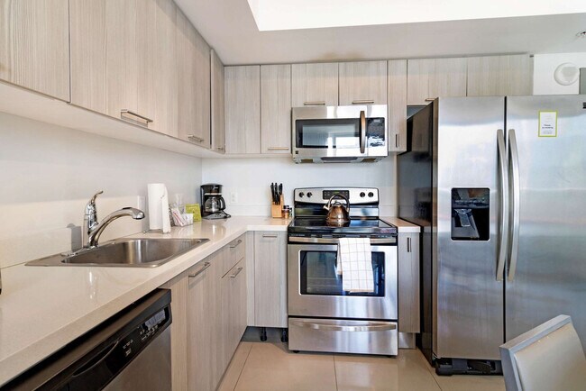 Building Photo - 1700 SW 2nd Ave