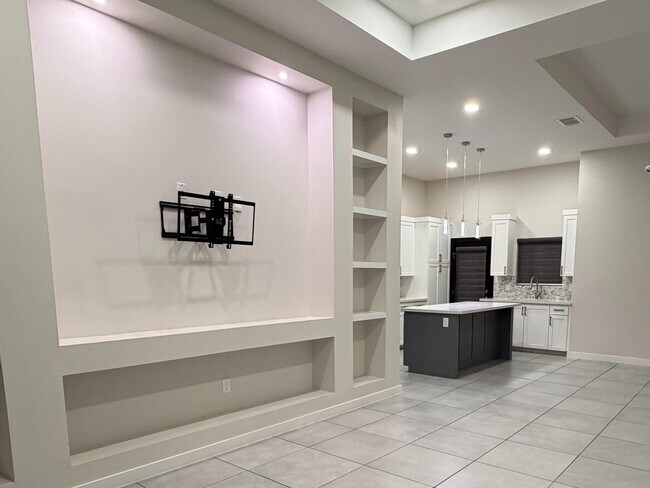 Building Photo - 1717 Fresnillo Dr