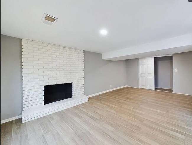 Building Photo - Spacious 4 Bed | 2 Bath Renovated Home!