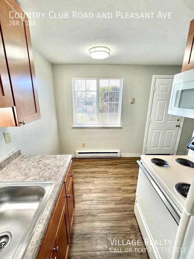 Building Photo - 615 Country Club Rd