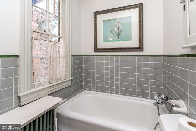 Building Photo - 45 York St