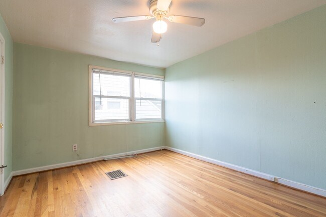 Building Photo - 5412-5420-5420 NE 9th Ave