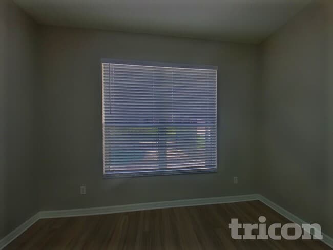 Building Photo - 2803 Eagle Lake Dr