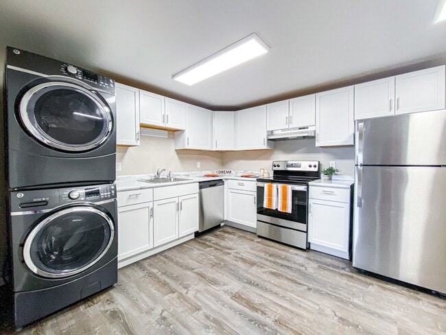 Building Photo - Petra Apartments