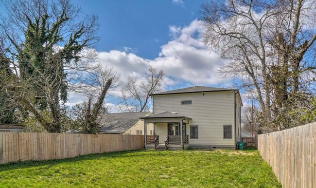 Building Photo - Spacious 4BR House in Nashville