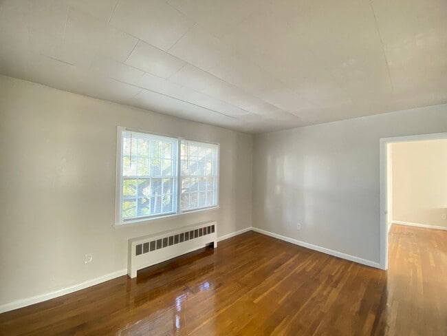 Building Photo - 118 Locust St