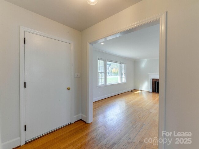 Building Photo - 1432 Bevis Dr