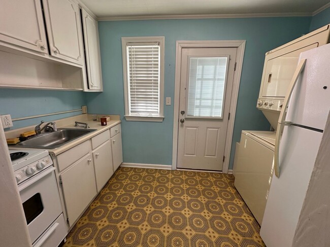 Building Photo - Burlington / Condo