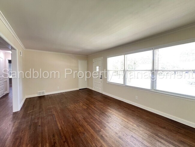 Building Photo - For Lease | $1300 Rent | Available Now!
