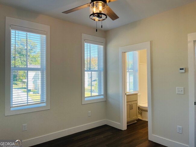 Building Photo - 100 Gardenia Ln