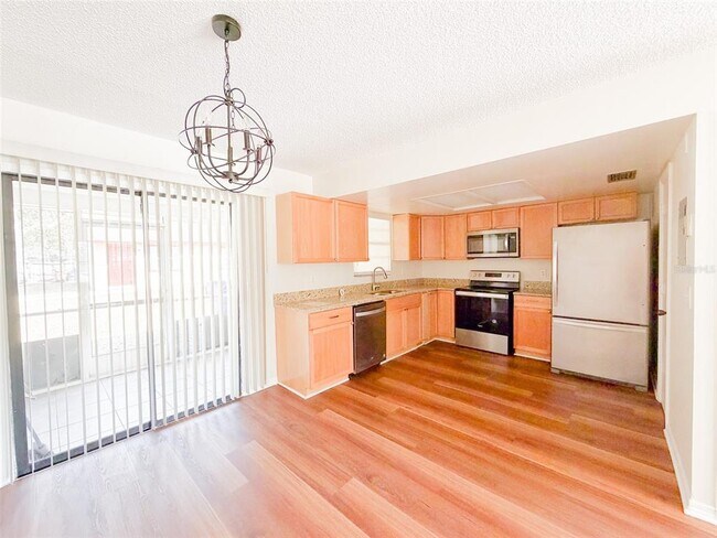 Building Photo - 2017 N Kelley Ave