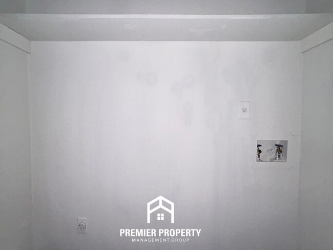 Building Photo - Charming 3BR/2BA Home in 38125 | Vaulted Ceilings, Built-ins & 2-Car Garage