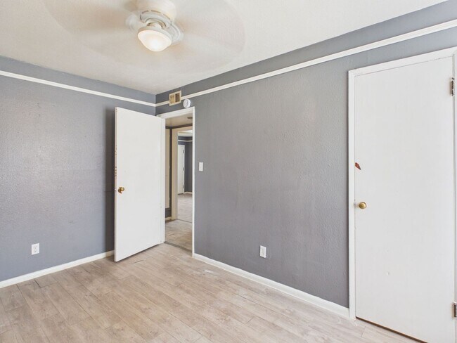 Building Photo - 2711 Duncan Dr