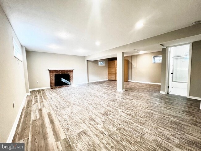 Building Photo - 5719 Rossmore Dr