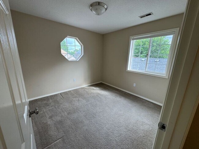 Building Photo - GREAT HOME IN CASCADE PARK. 3 bedrooms, 2 ...