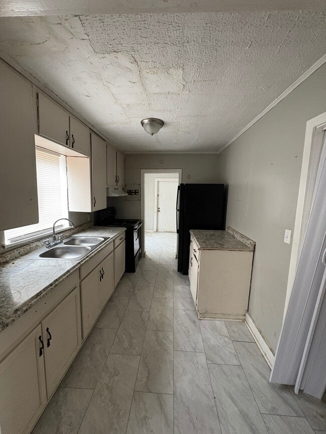 Building Photo - 3963 S Court St