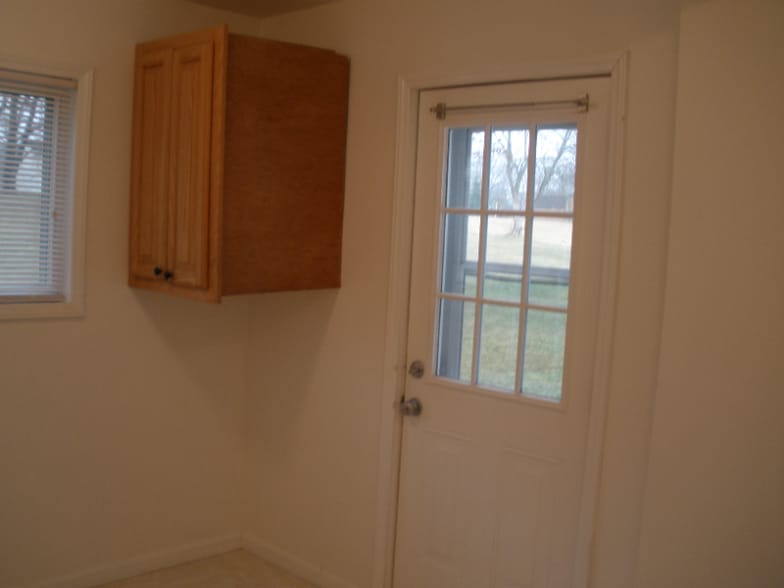 Building Photo - 129 Robinhood Dr