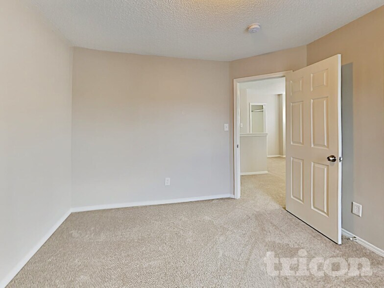 Building Photo - 3032 Buttonwood Ln
