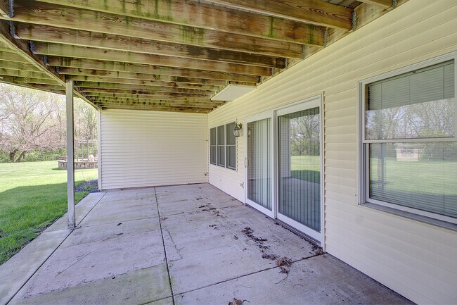 Building Photo - 403 E Main St