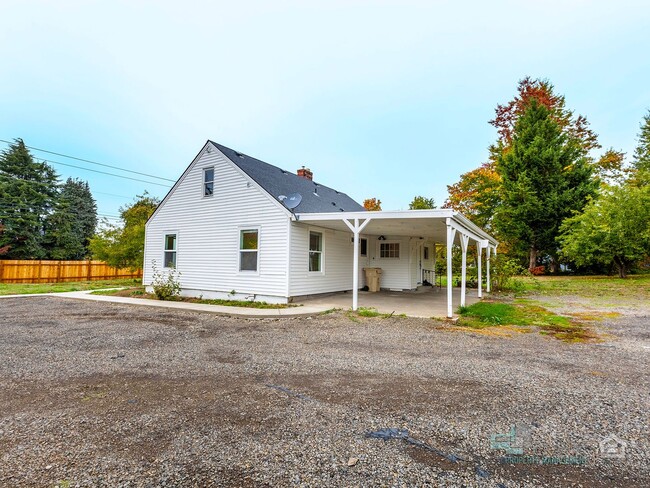 Building Photo - Beautifully Renovated 3-Bedroom Home with ...