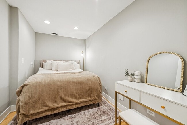 Building Photo - 680 N Lake Shore Dr