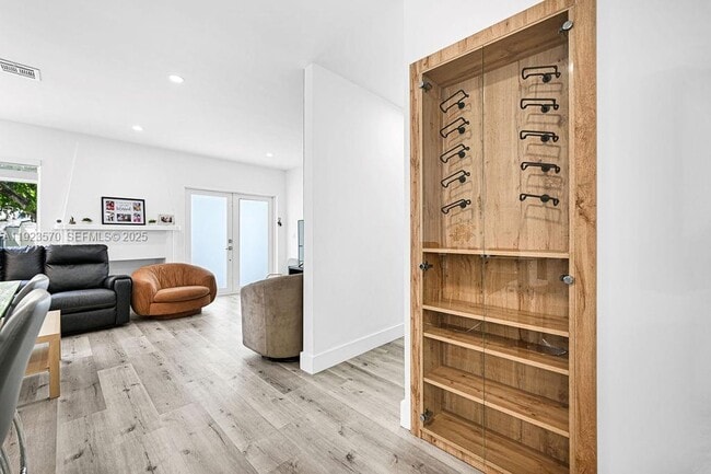 Building Photo - 876 NE 81st St