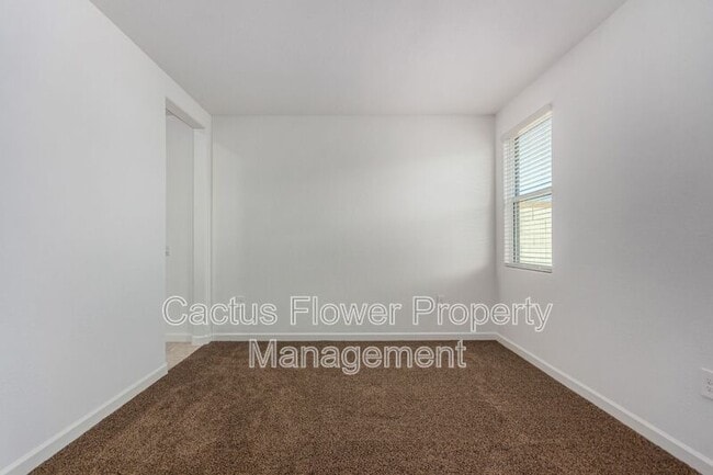 Building Photo - 2037 W Shelly Ave