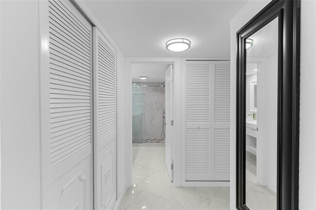 Building Photo - 3750 Galt Ocean Dr