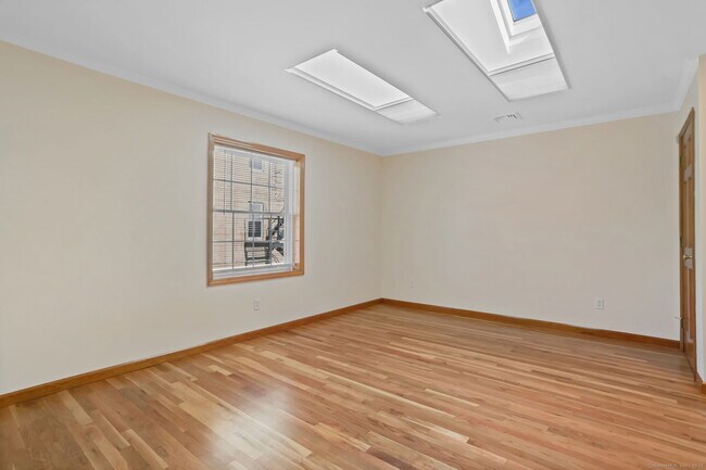 Building Photo - 107 Saugatuck Ave