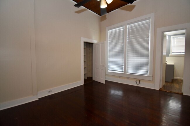Building Photo - Updated 4 Bedroom Home Close to Tech!