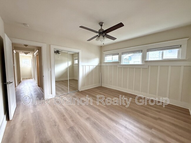 Building Photo - 4125 S Van Ness Ave