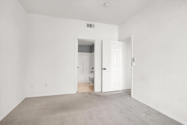Building Photo - 5855 Valley Dr