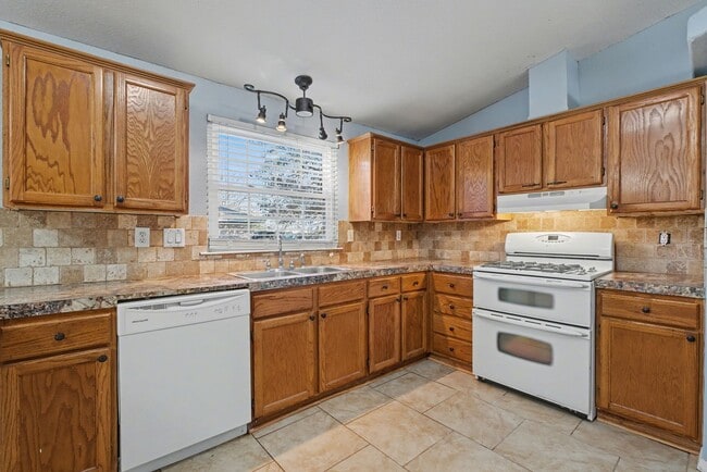 Building Photo - 3-Bed Home with Fireplace, Fenced Yard & Flexible Living Space