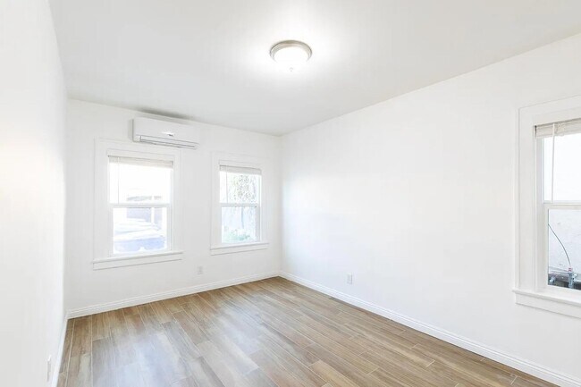 Building Photo - Bright and airy 2-bedroom 2-bath in Mid- City