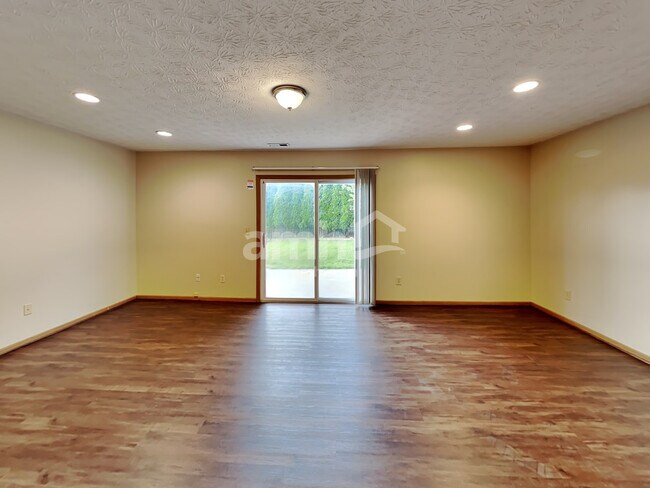 Building Photo - 1350 Randan Drive